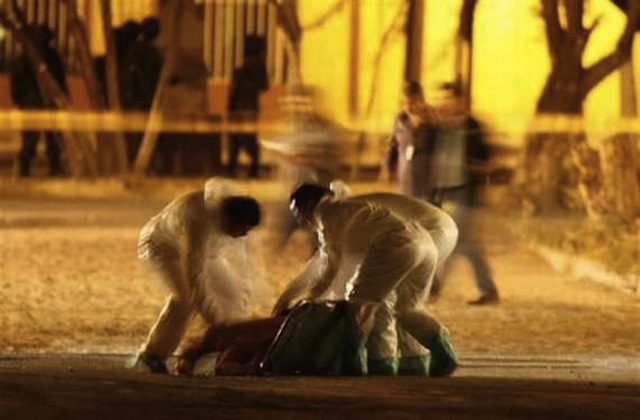 Federales clean up bodies after cartel Battle of Puebla